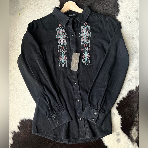 Wrangler Tops - NWT Wrangler Retro Embroidered Shirt